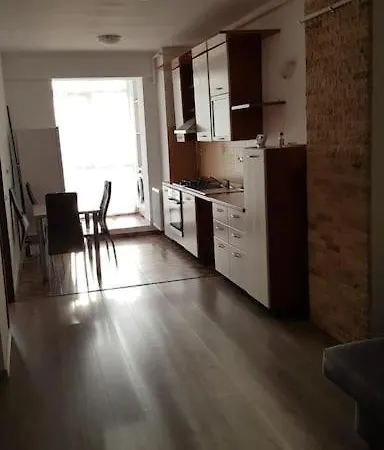 Inchiriez Apartament 2 *